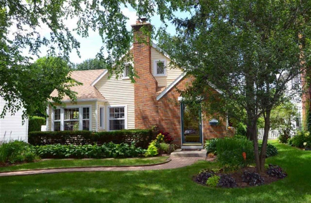 Featured Madison Neighborhood Maple Bluff