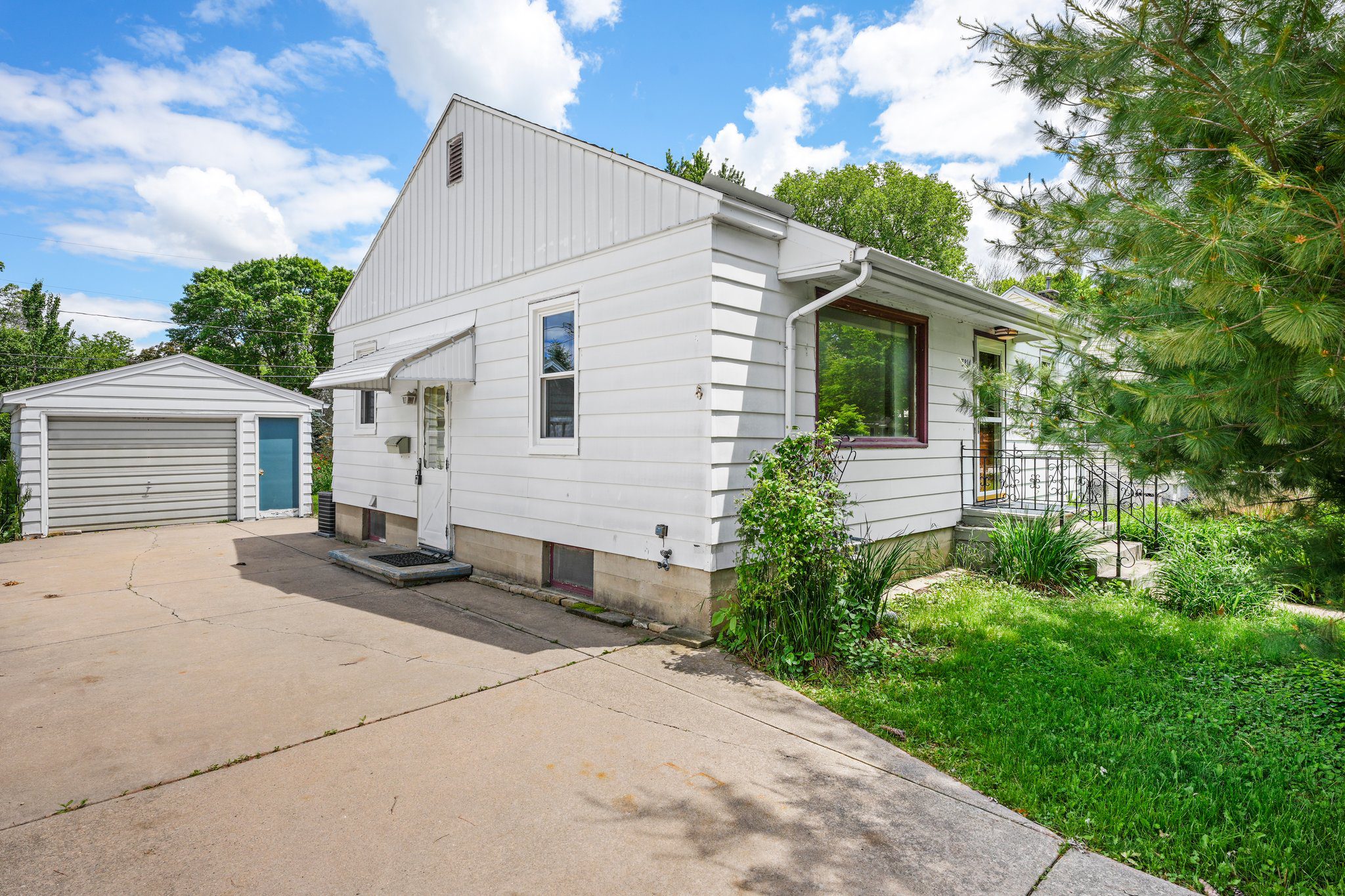 4-web-or-mls-3814-busse-st