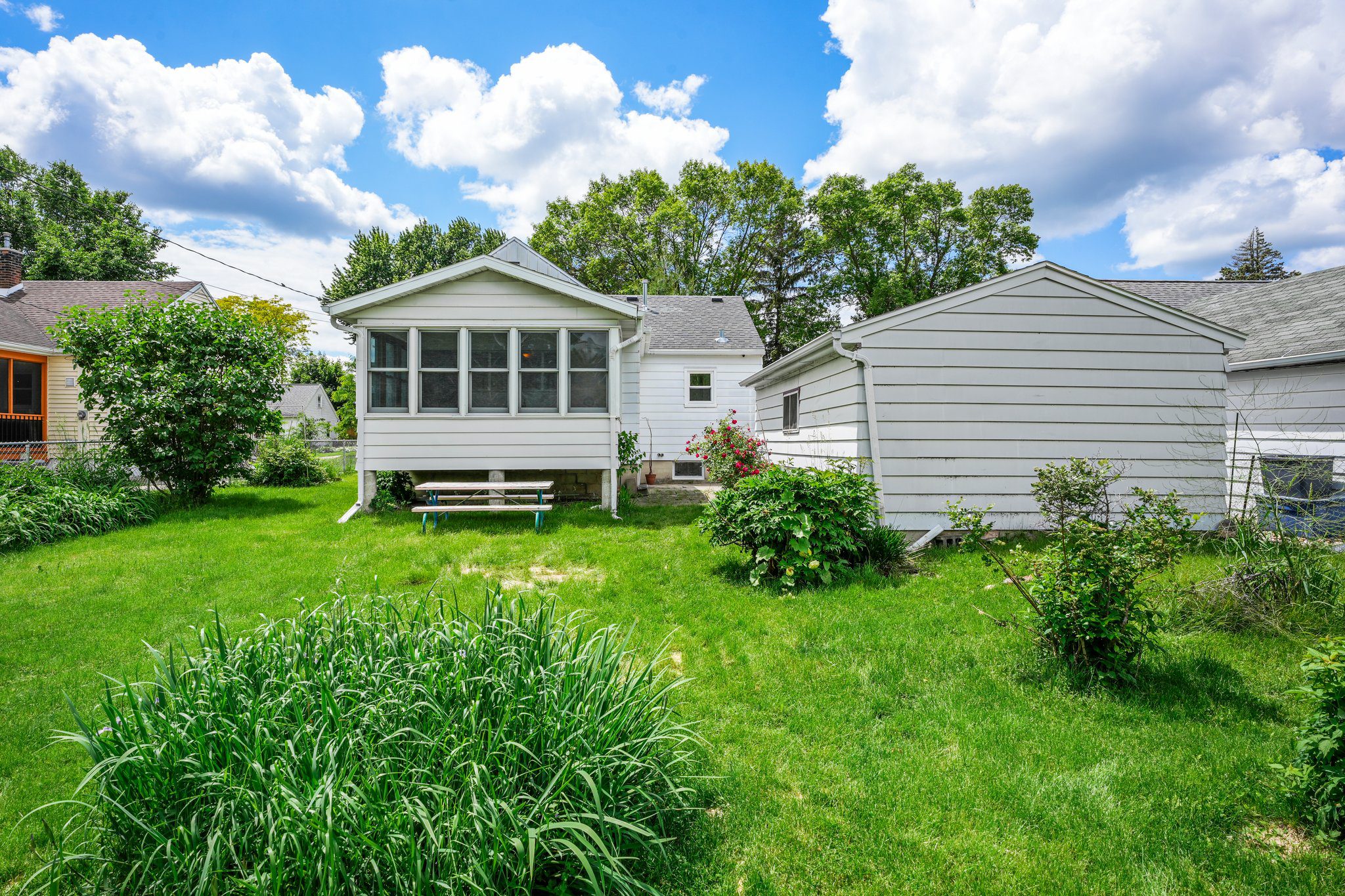 6-web-or-mls-3814-busse-st