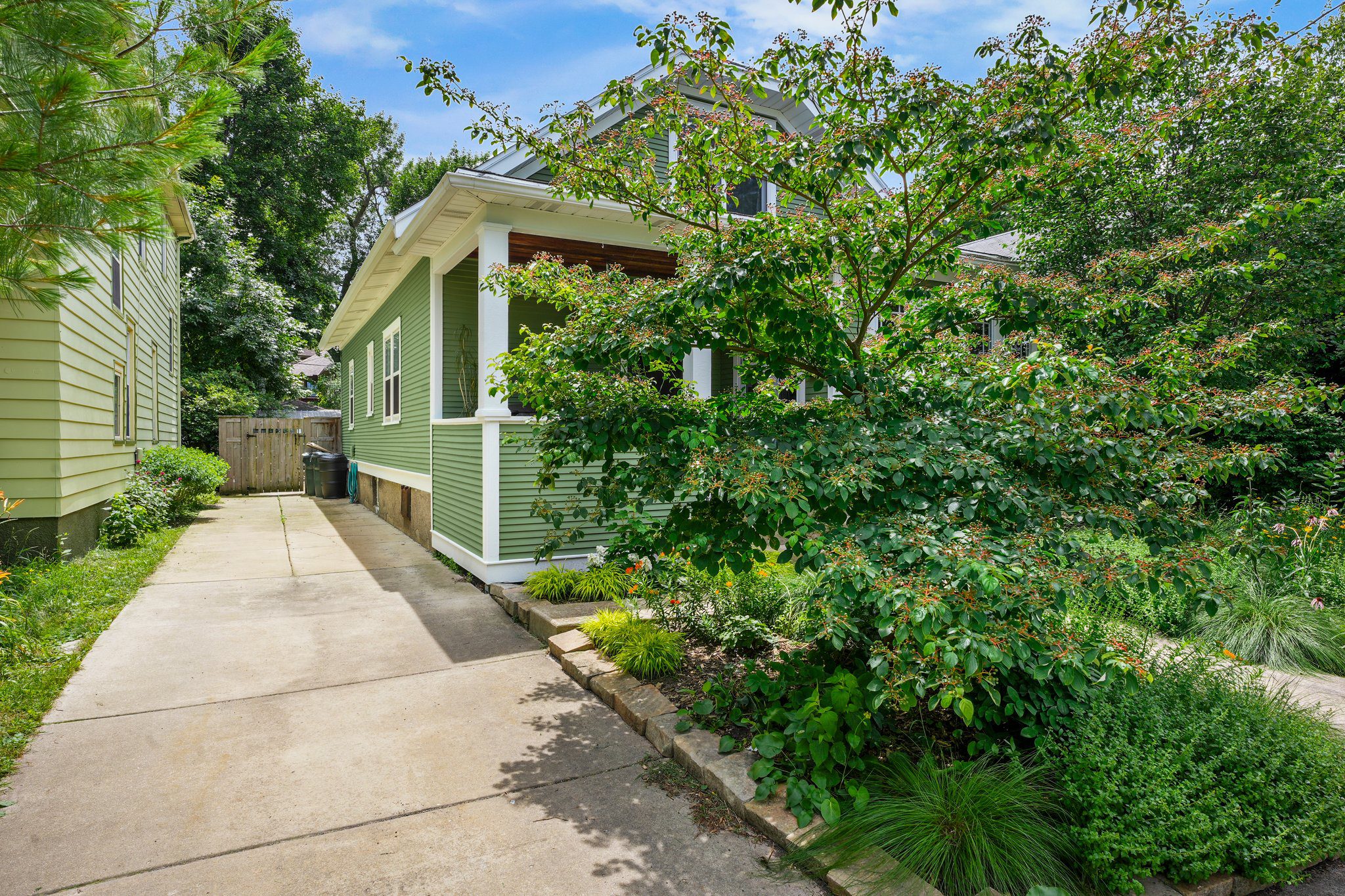 4-web-or-mls-2417-center-ave