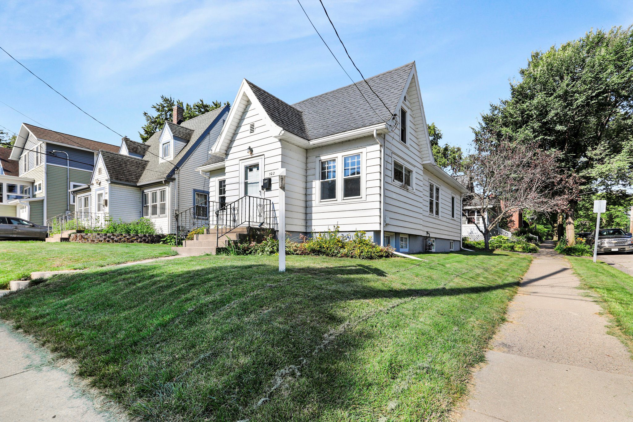 3-web-or-mls-502-welch-ave