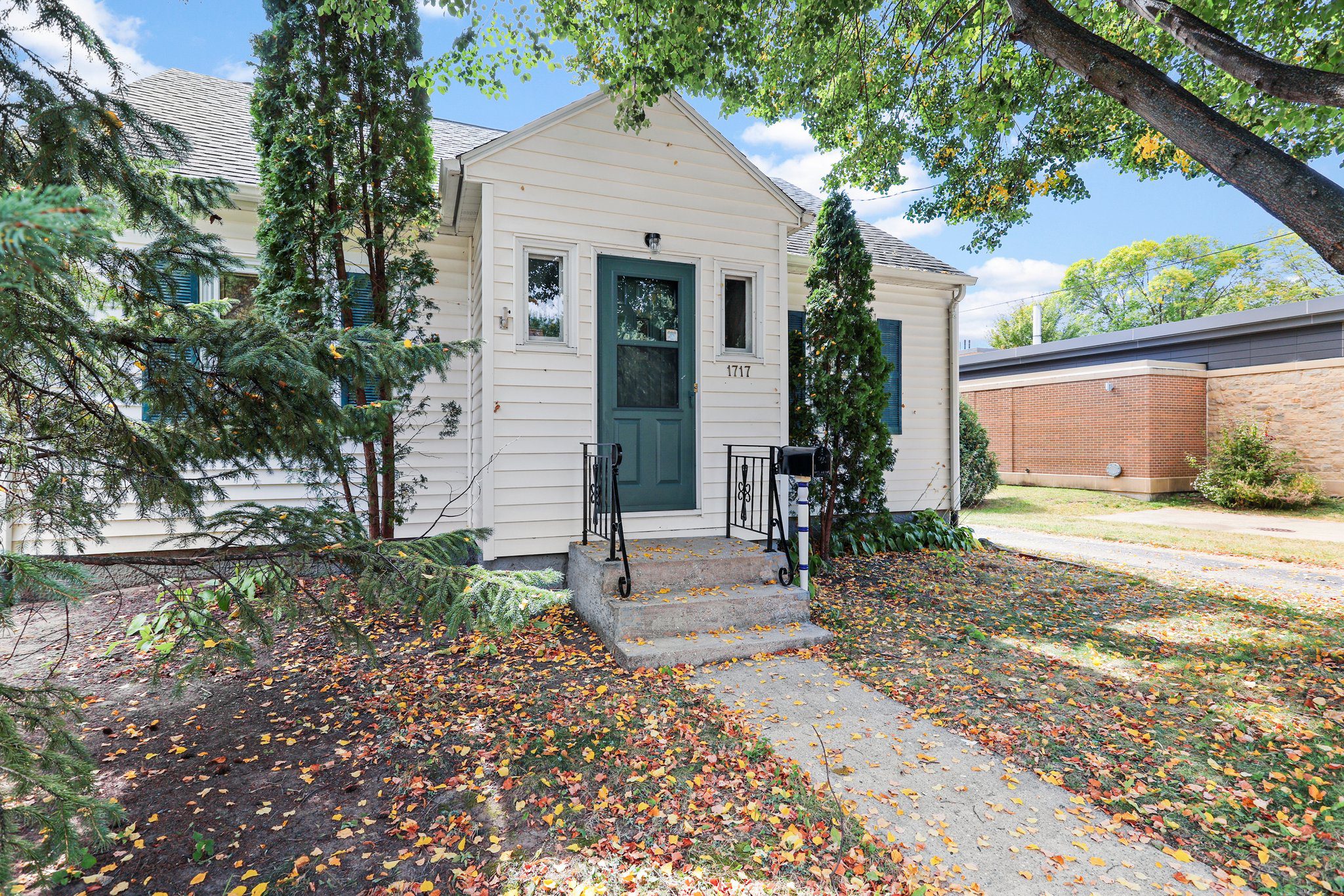 2-web-or-mls-1717-schlimgen-ave