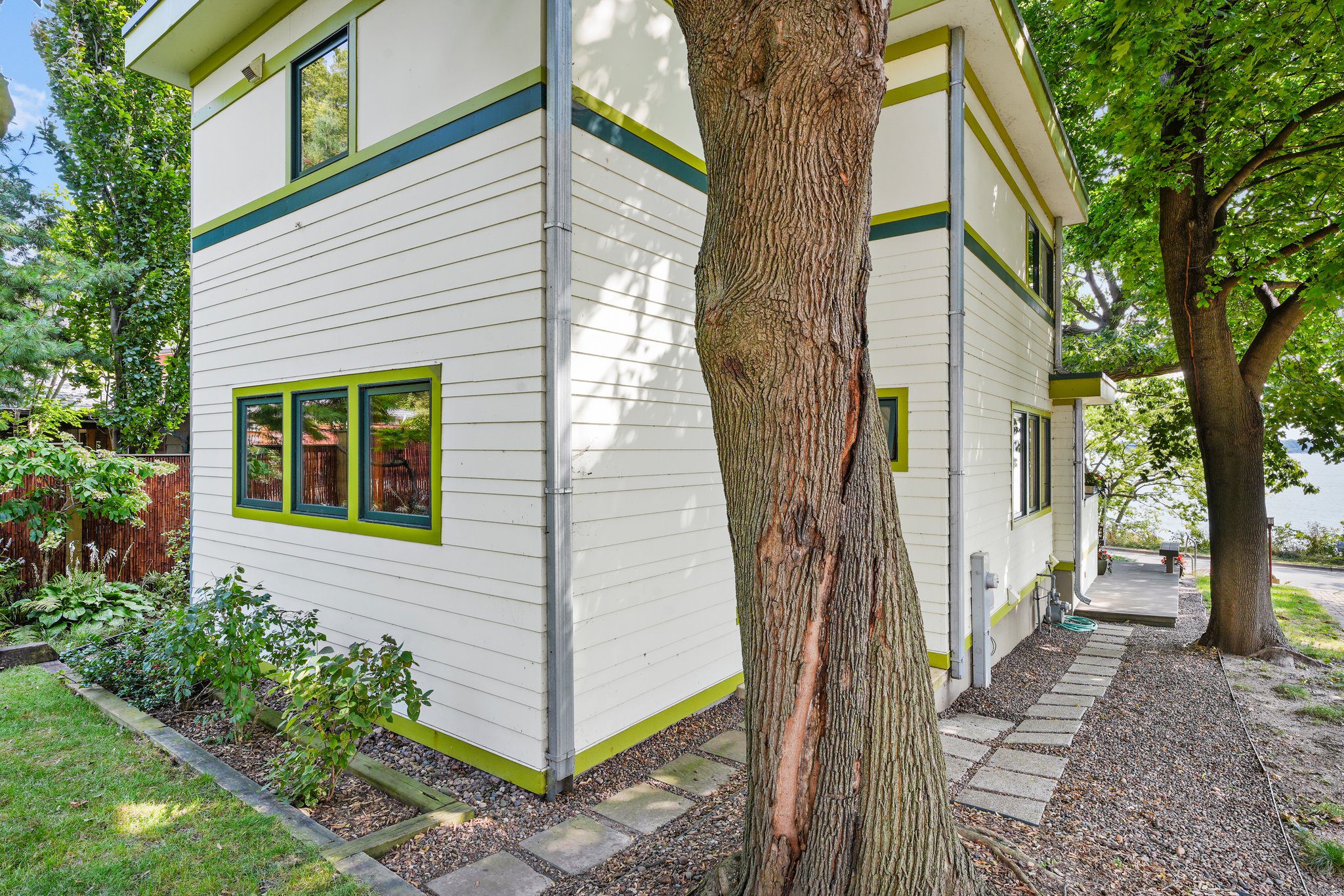 6-web-or-mls-2910-lakeland-ave