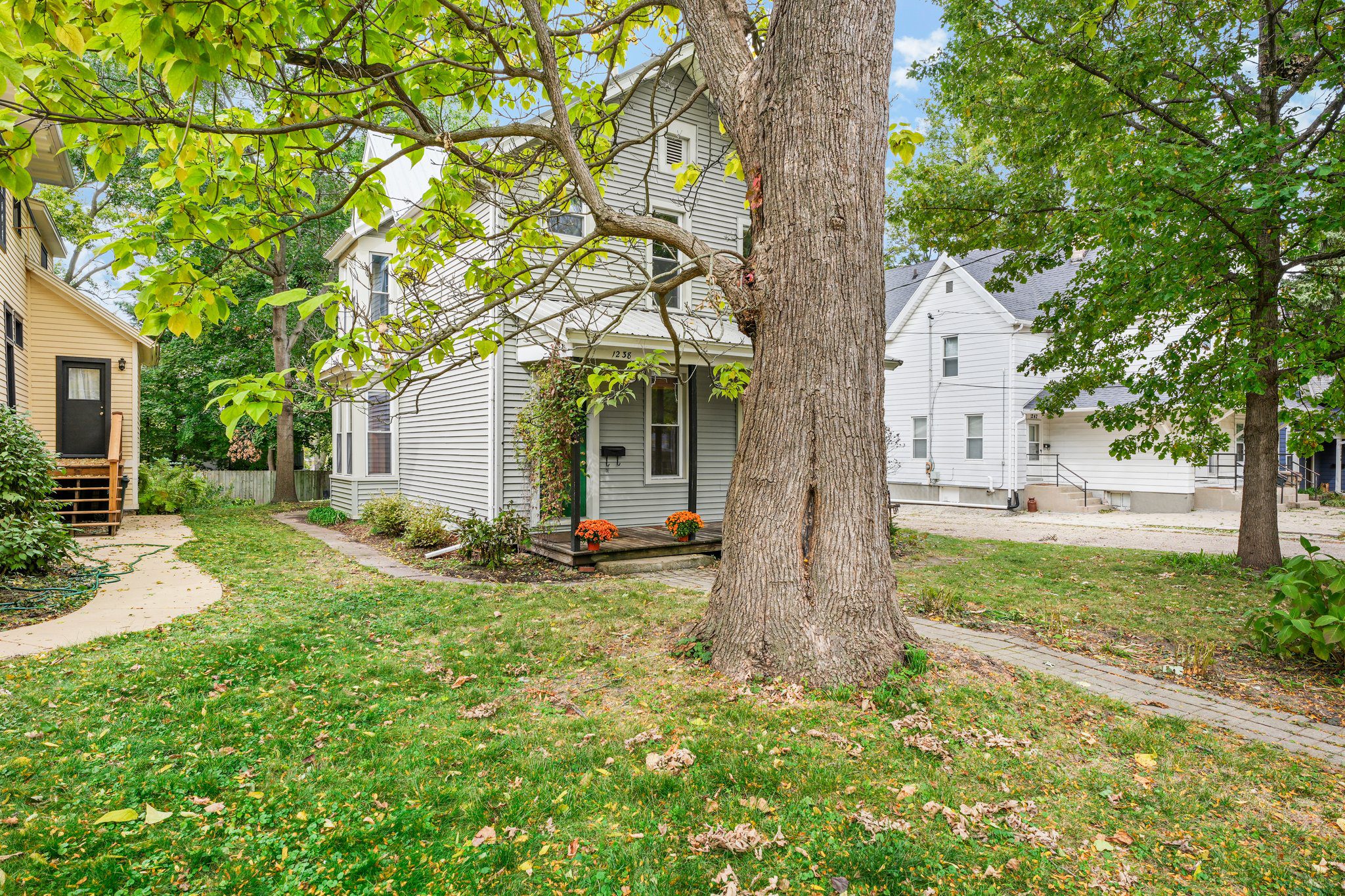 2-web-or-mls-1238-e-dayton-st