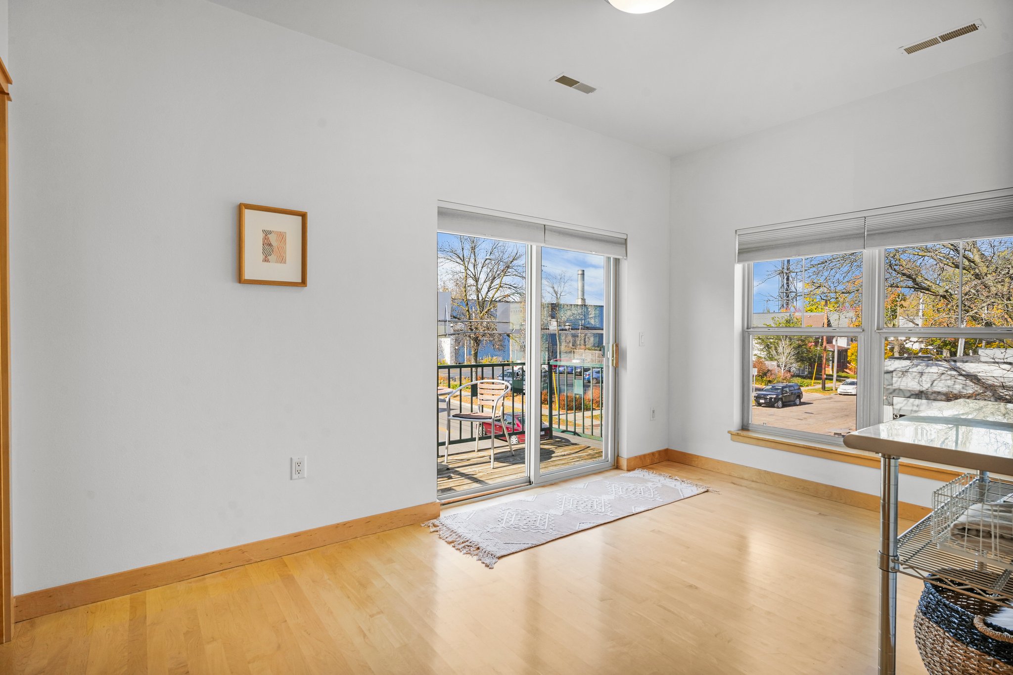 23-web-or-mls-2929-atwood-ave-202