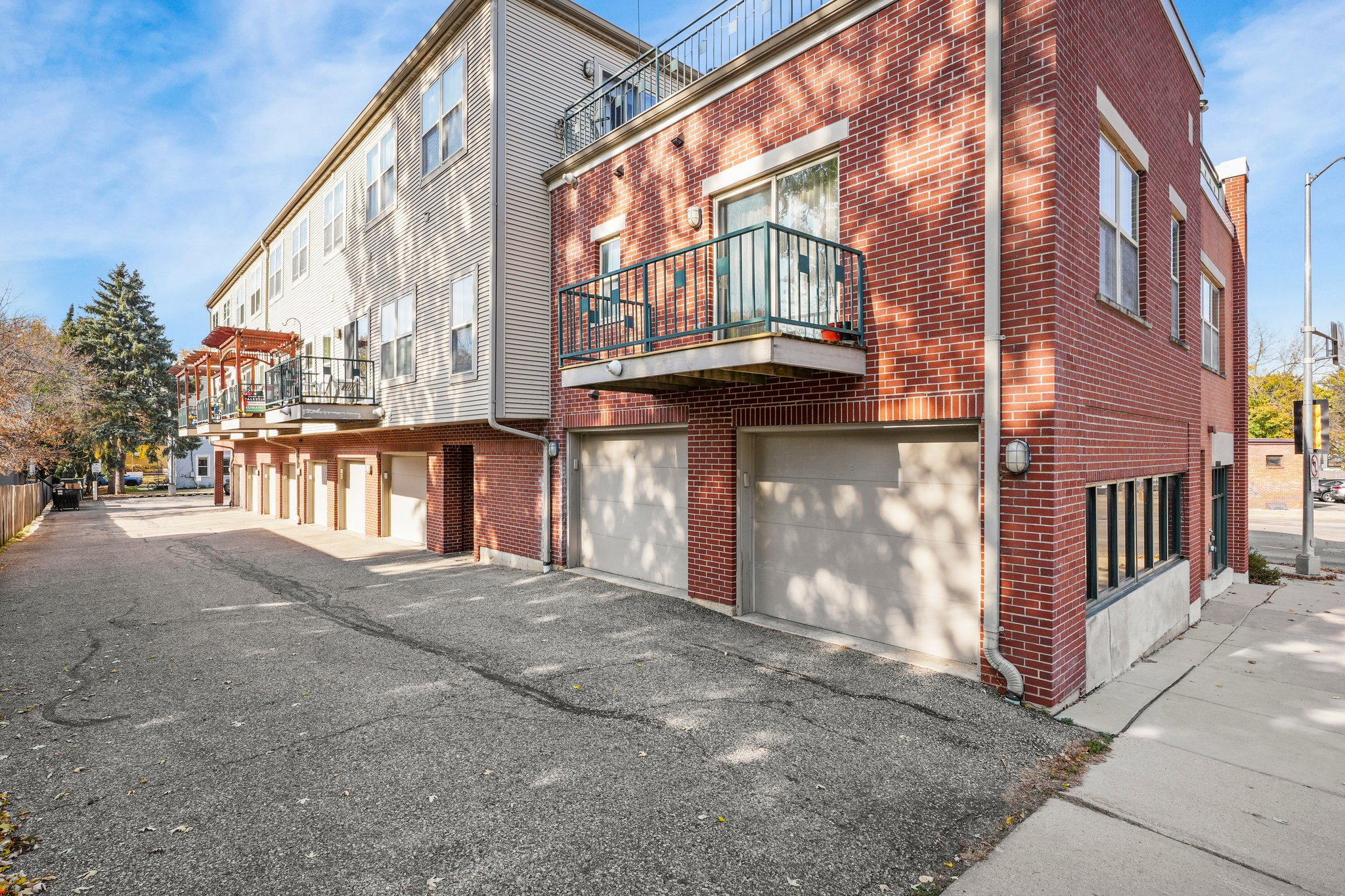 3-web-or-mls-2929-atwood-ave-202