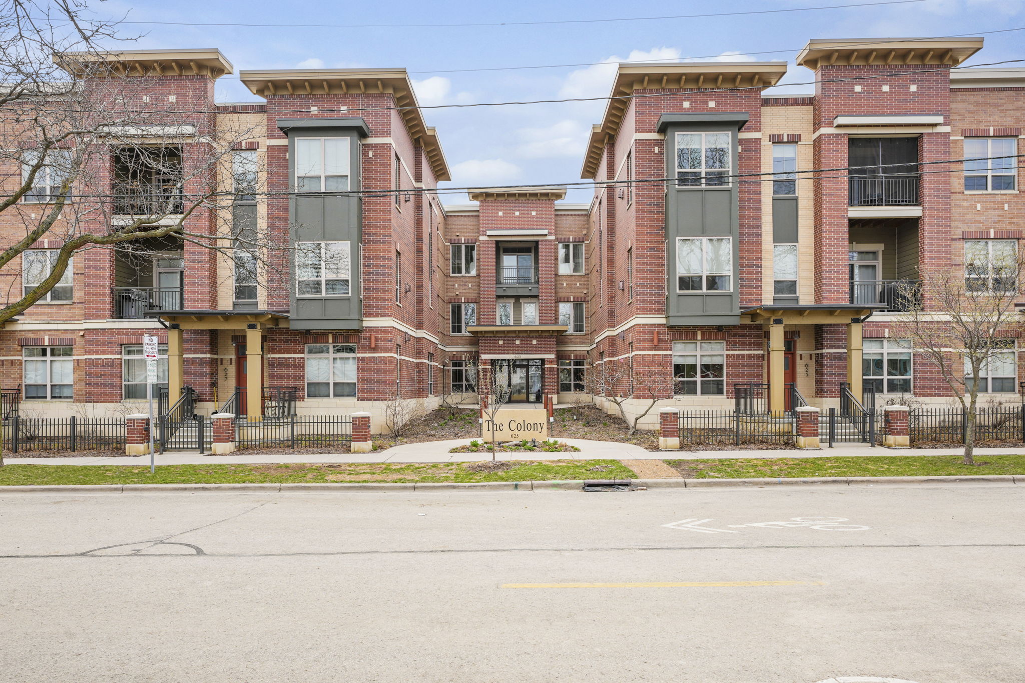 2-web-or-mls-625-e-mifflin-st-201